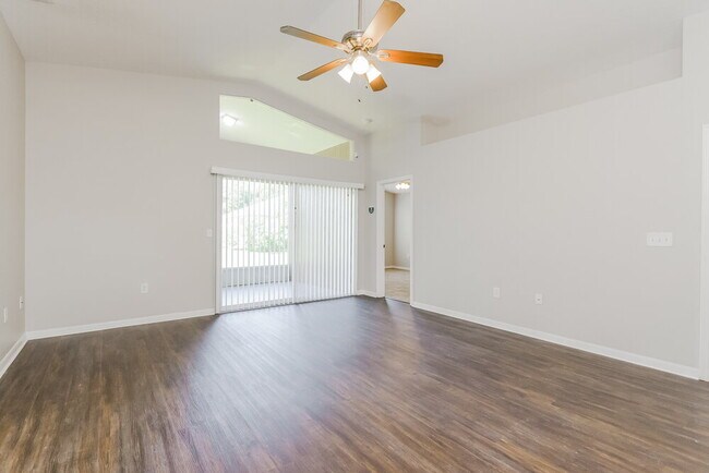 Building Photo - 263 Kings Pond Ave