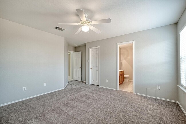 Building Photo - Great 3B/2B home in Austin Colony!
