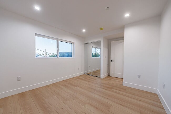 Building Photo - 1658 S. Hayworth Ave