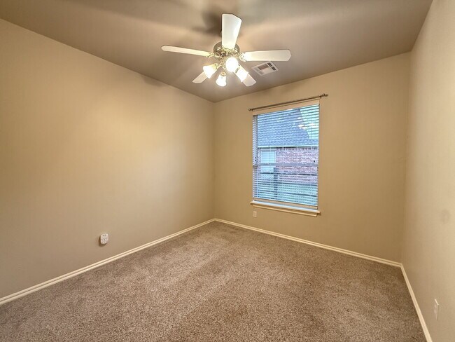 Building Photo - 4-bedroom property in a fantastic North Edmond