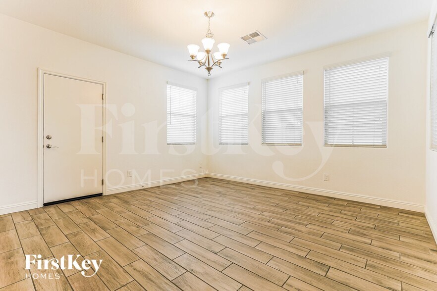 Building Photo - 6926 E Butte St