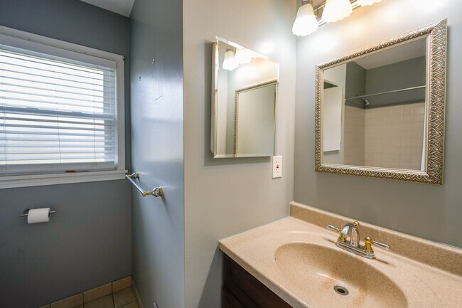 Building Photo - BEAUTIFUL CAPE COD IN BLUEGRASS ESTATES