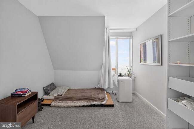 Building Photo - 812 Lombard St