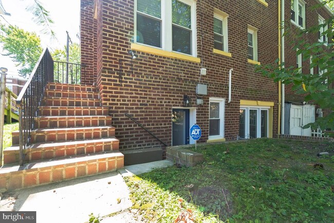 Building Photo - 705 Quackenbos St NW