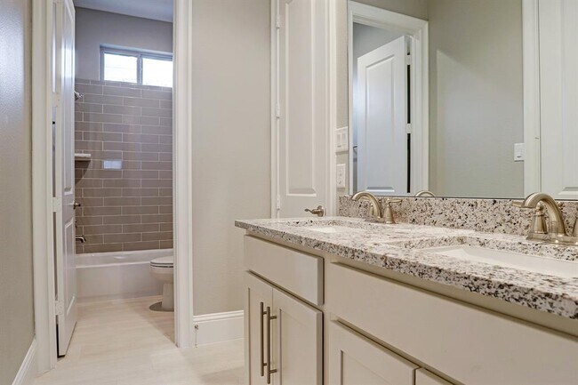Building Photo - 4853 Benning Dr