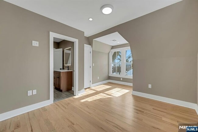 Building Photo - 49 Park Ave