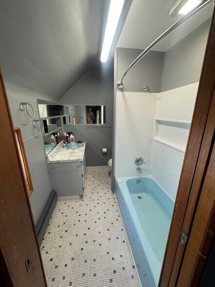 Building Photo - 109 Plymouth Ave