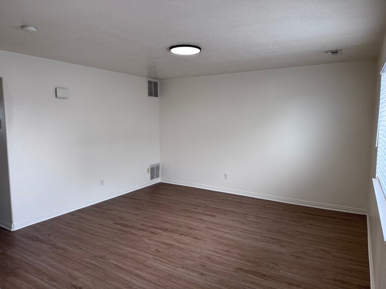Building Photo - 2455 W 450 N