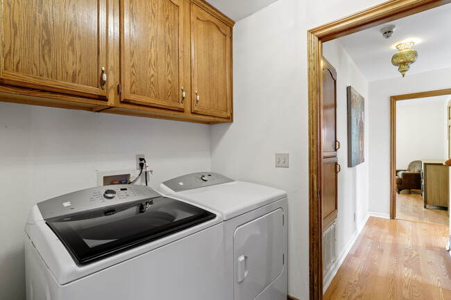 Building Photo - 221 Grizzly Rd