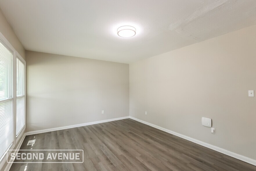 Building Photo - 9655 Manhattan Dr