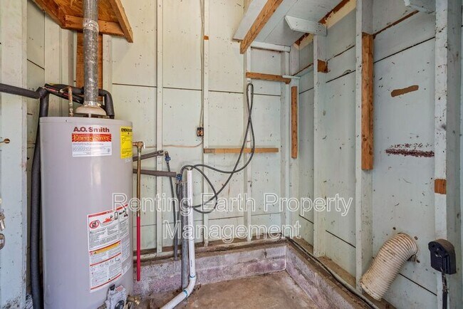 Building Photo - 416 Hearn Cir