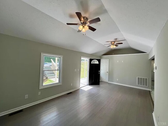 Building Photo - 207 V.E.S. Rd