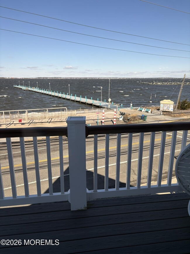 Building Photo - 506 S Bayview Ave