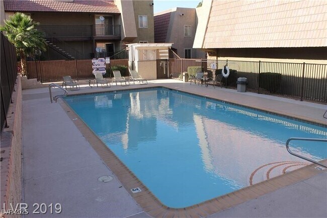 Building Photo - 4401 Alexis Dr