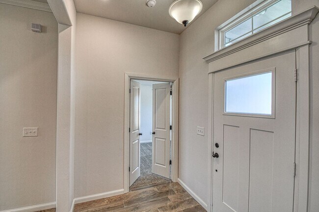 Building Photo - Beautiful Home in Summit Lakes!