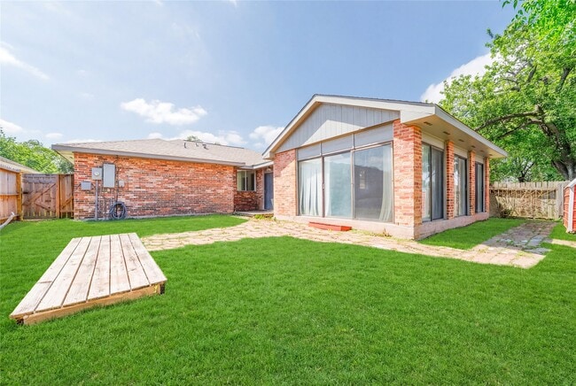 Building Photo - 10830 Sela Ln