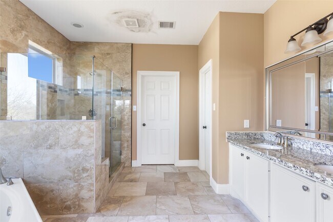 Building Photo - 205 Rue Orleans St