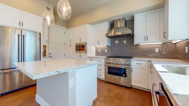Building Photo - Bright and beautiful Home in Coffey Park! ...