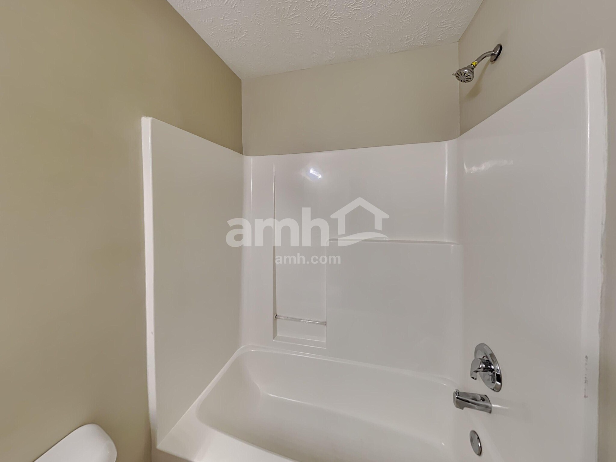 Building Photo - 8026 Meadowview Ln