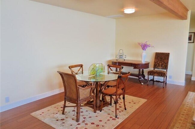 Building Photo - Amazing Dash Point Beach Front Home!