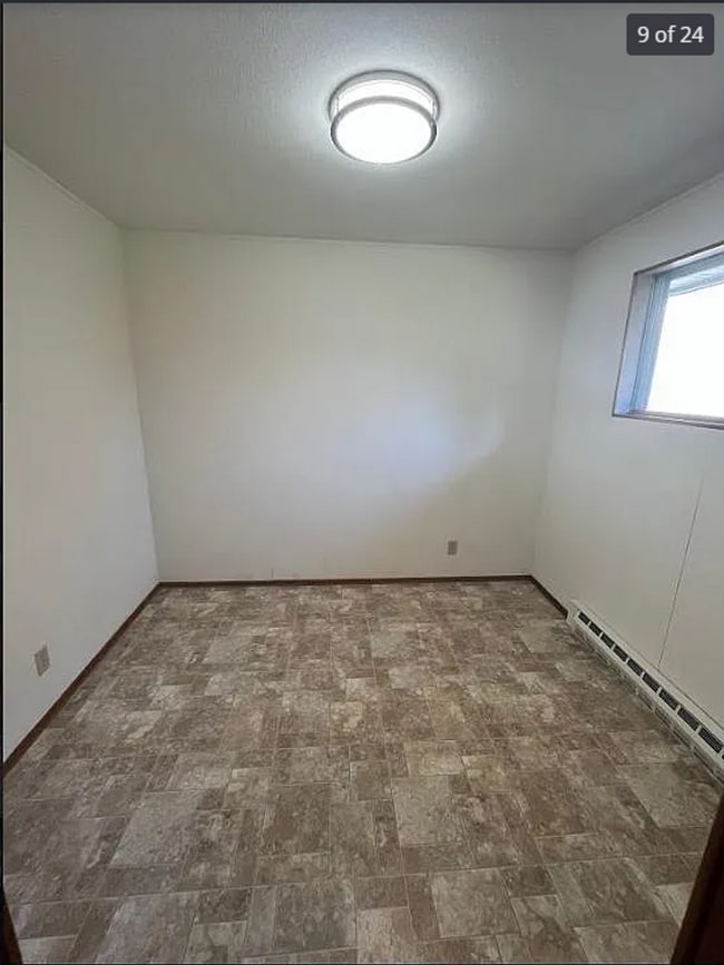 Building Photo - 3-Bed 2-bathroom Home