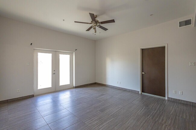 Building Photo - 502 Shiloh Dr