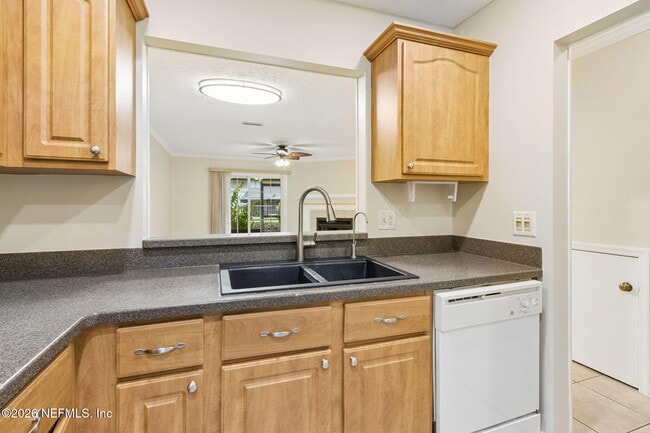 Building Photo - 7623 Baymeadows Cir W