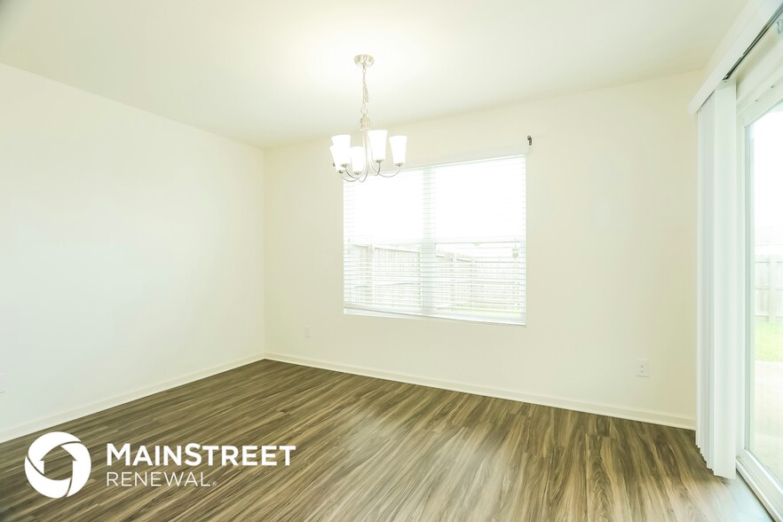 Building Photo - 940 Hawthorn Ln