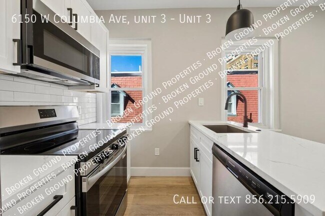 Building Photo - 6150 W Columbia Ave