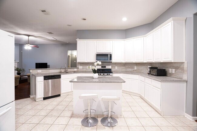 Building Photo - 20919 Garden Arbor Ln