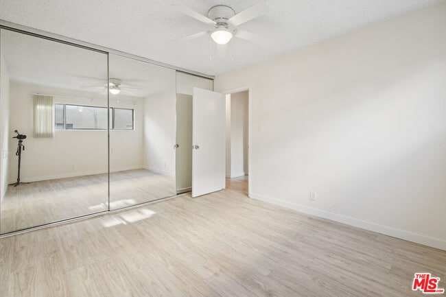Building Photo - 7540 Hampton Ave