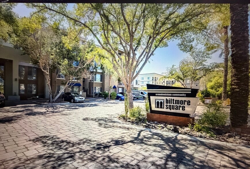 Biltmore Square Entrance - 1701 E Colter St