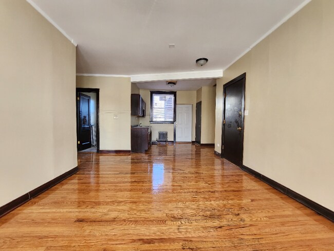 Building Photo - 953 N Pine Ave