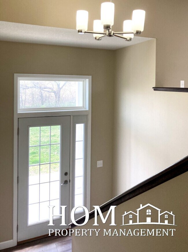 Building Photo - Modern 4BR/2.5BA Townhome Available 8/1