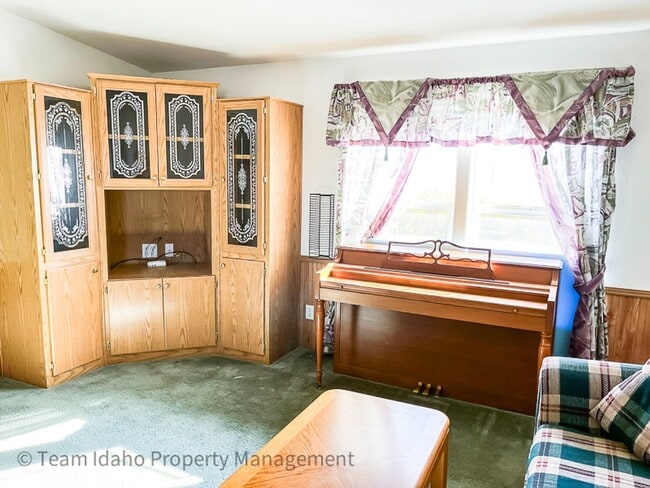 Building Photo - 2001 Manufactured Home on 160 Acre Farm ne...