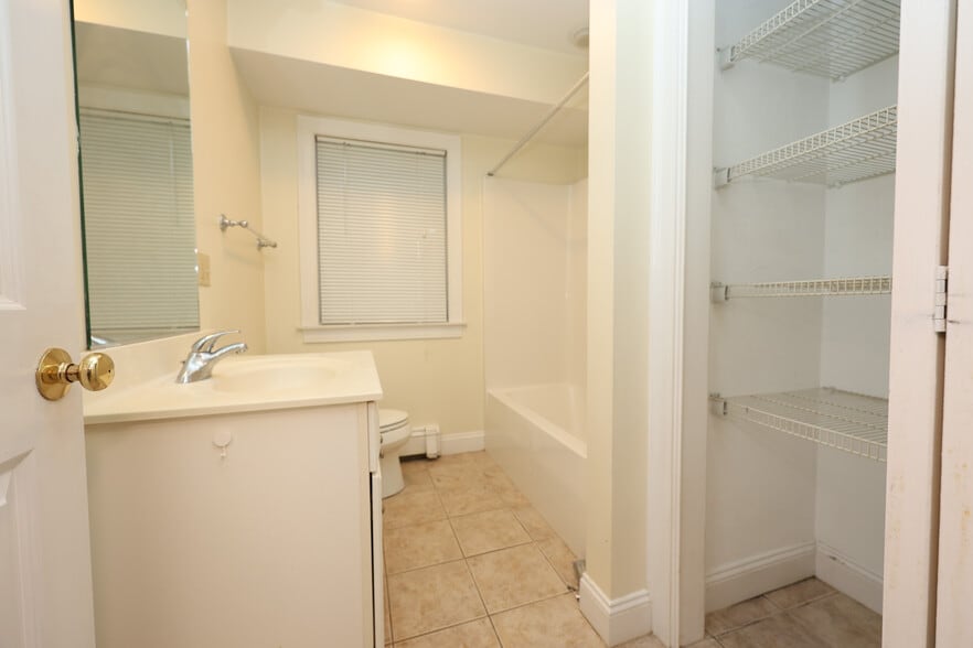 Building Photo - 370 Franklin St