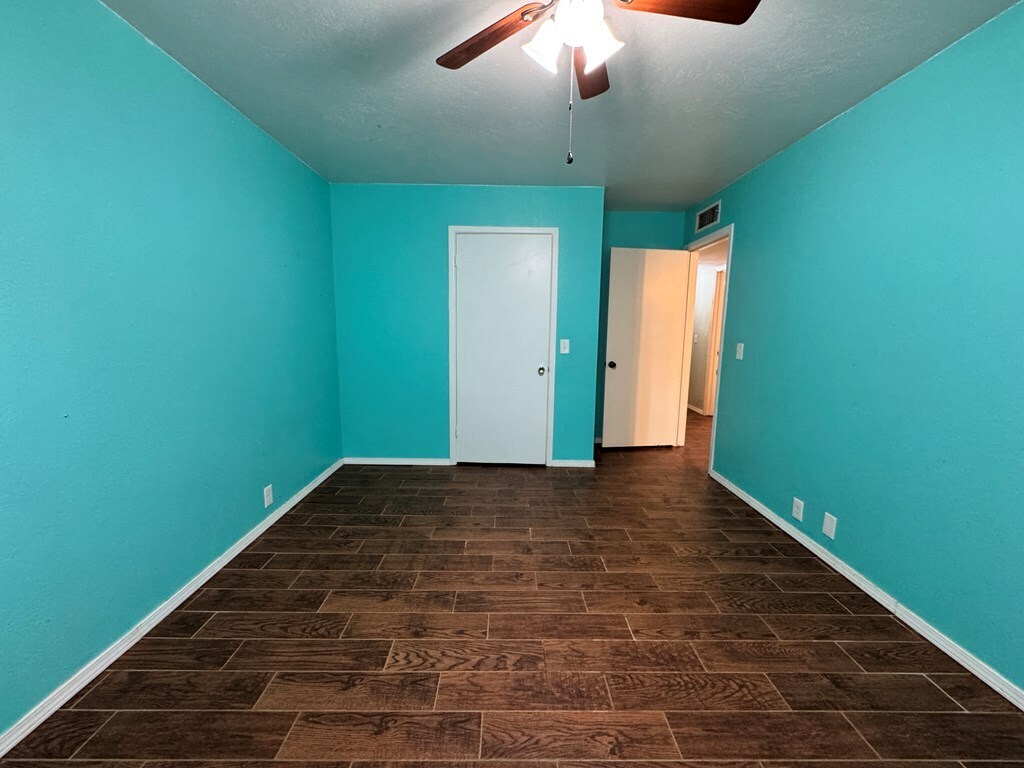 Building Photo - 2110 Westbrook Ave
