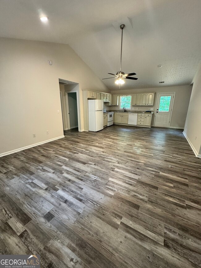 Building Photo - 39 Royal Oaks Ln