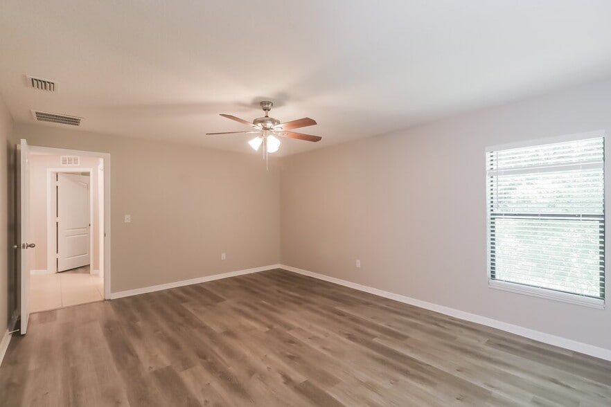 Building Photo - 7014 Redbay Dr