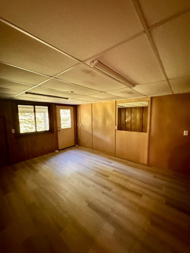 Building Photo - 8889 Old Dutch Elbow