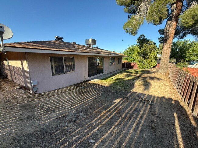 Building Photo - Victorville Green Tree Home- Refurbished 4 Bedrooms, 2 Bathrooms, New Paint,