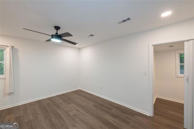 Building Photo - 83 Lucia Dr SE