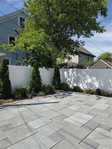 Building Photo - 33 Slocum St