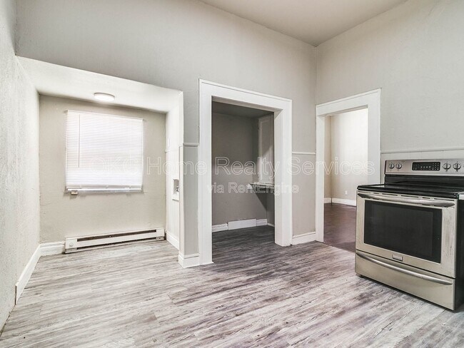 Building Photo - 1740 NW 11th St