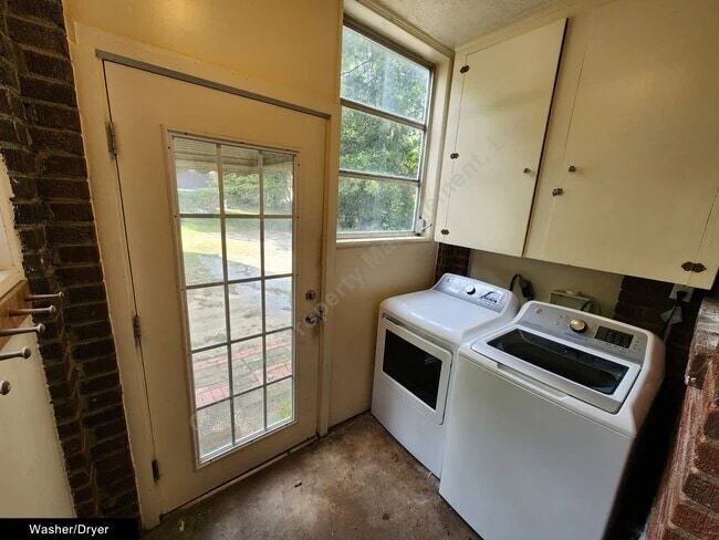 Building Photo - 314 S Woodrow St