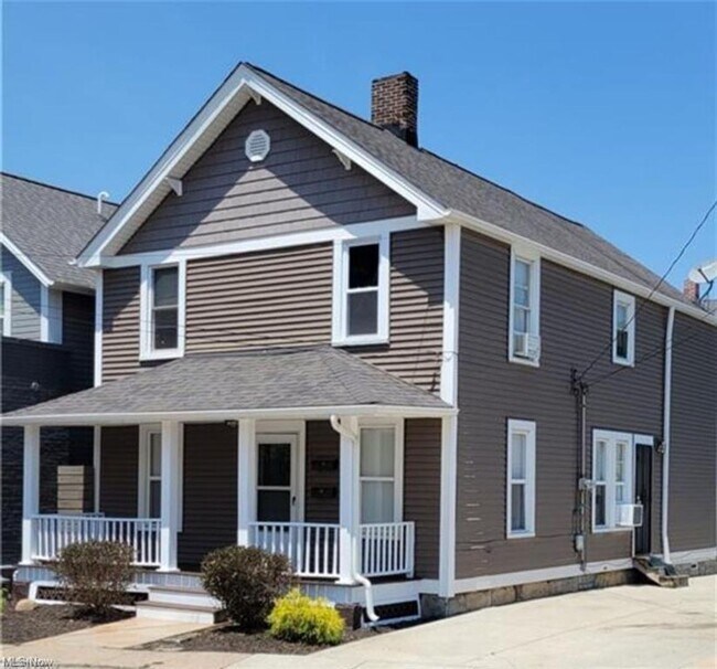 Primary Photo - 1726 Starkweather Ave