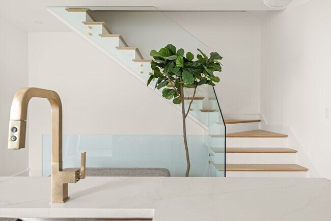 Building Photo - 100 Bennington St