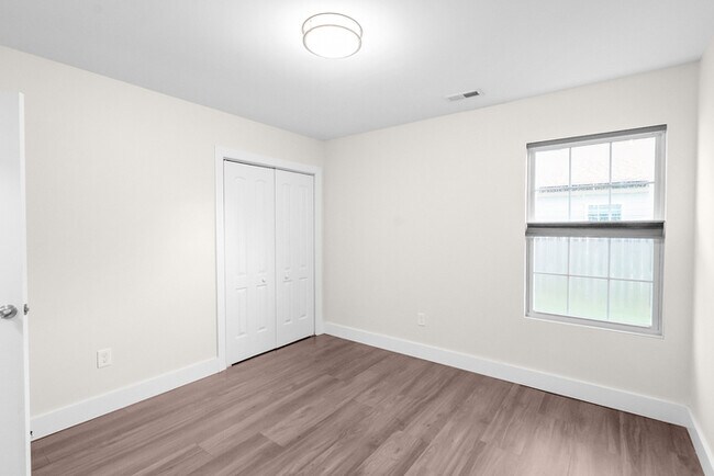 Building Photo - LIVE CLOSE TO THE ACTION — Modern 3-Bedroom Rental in Charlotte’s Reid Park!