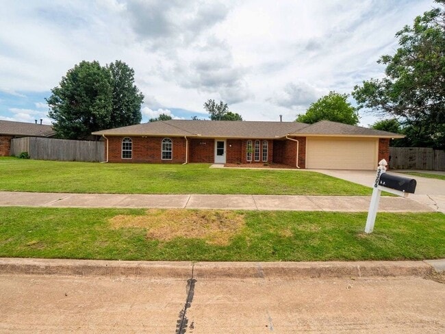 Building Photo - 4-bedroom, 2-bath Home Available in Westside Norman!