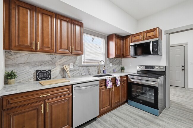 Building Photo - 1311 E 29th St